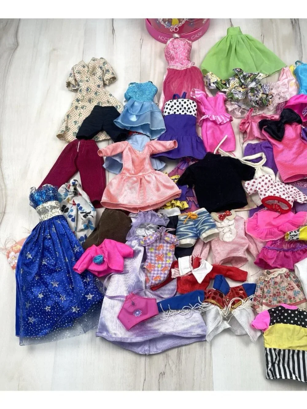 90s VTG 107pc Lot Mattel BARBIE CLOTHES & Accessories + 1991 Accessory Case